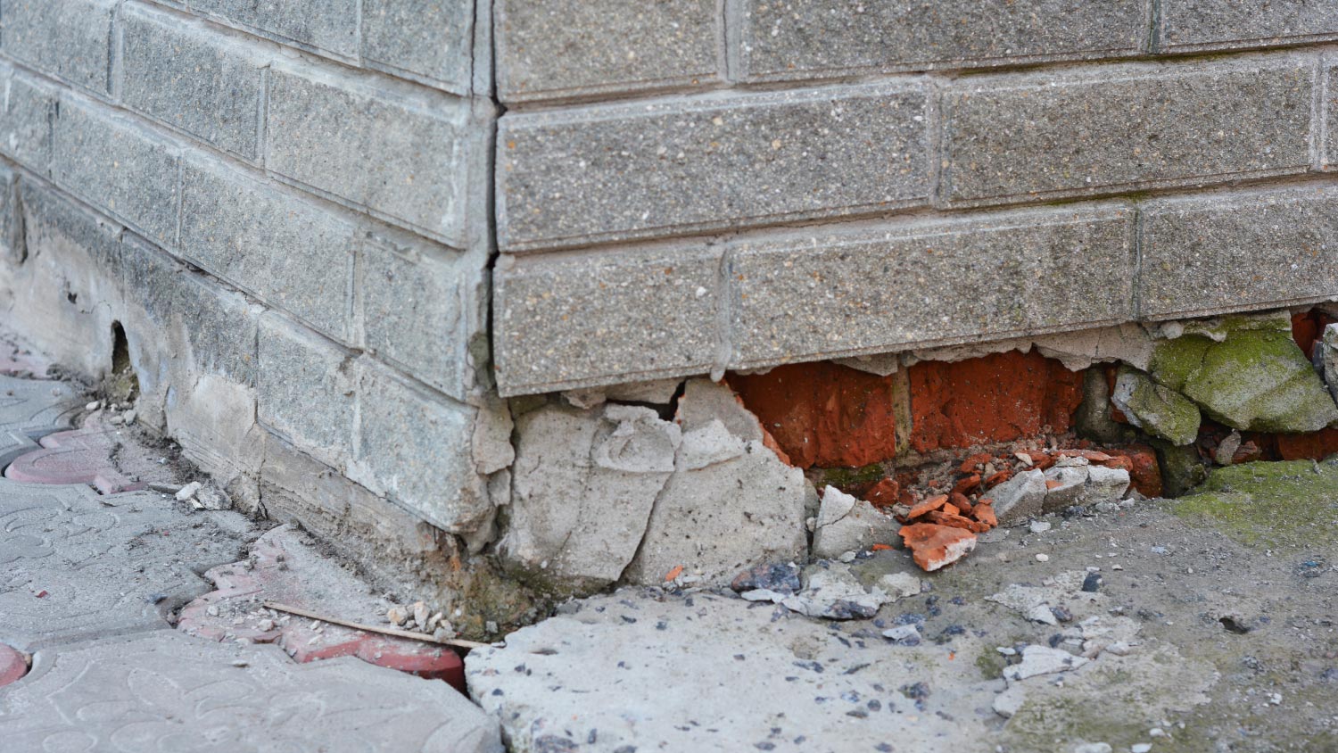 A broken Foundation House