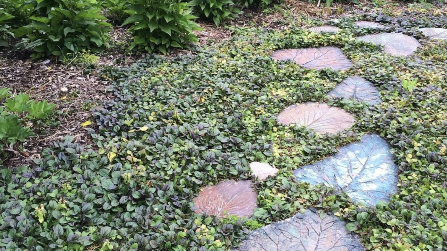 Concrete leaf cast steppingstones