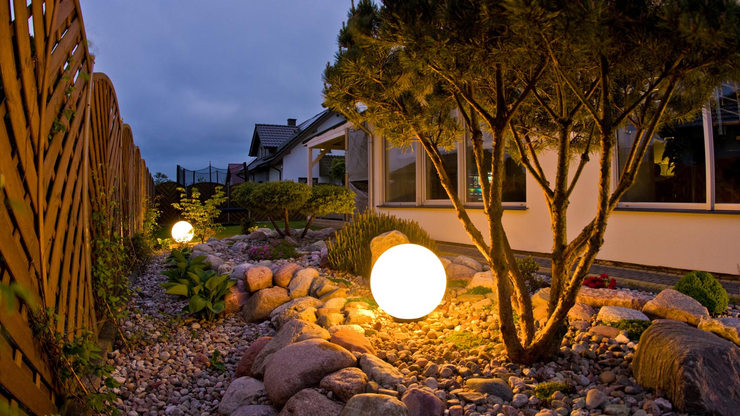 Outdoor Lighting for House - Pros & Cons of Outdoor Lighting