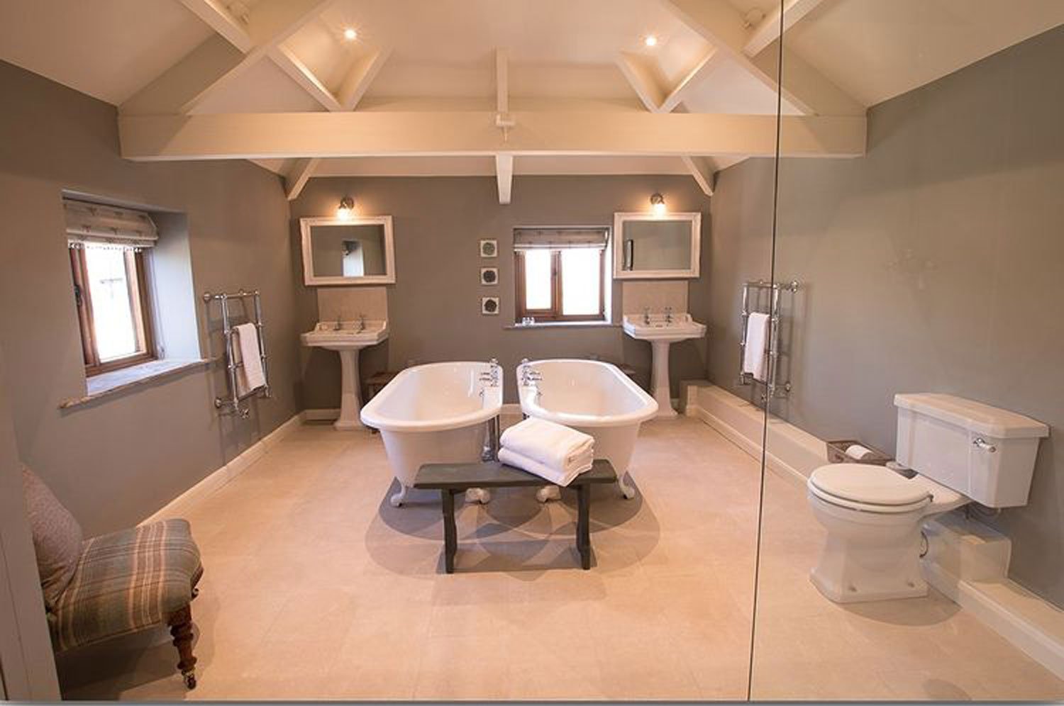 Spacious bathroom with two bathtubs and two sinks