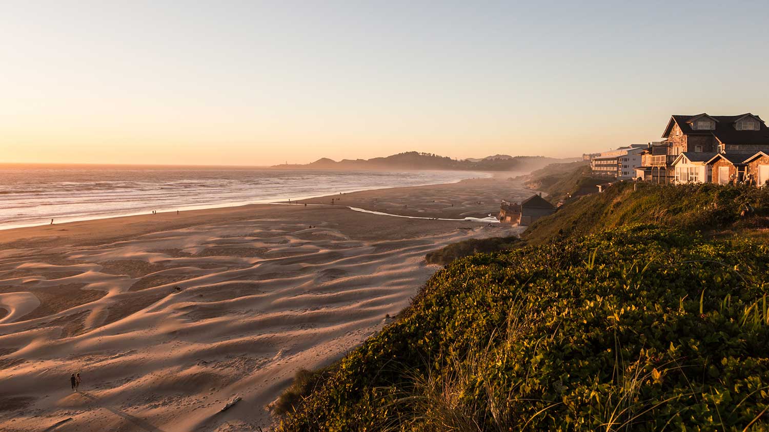 Houses on a sandy beach in Oregon