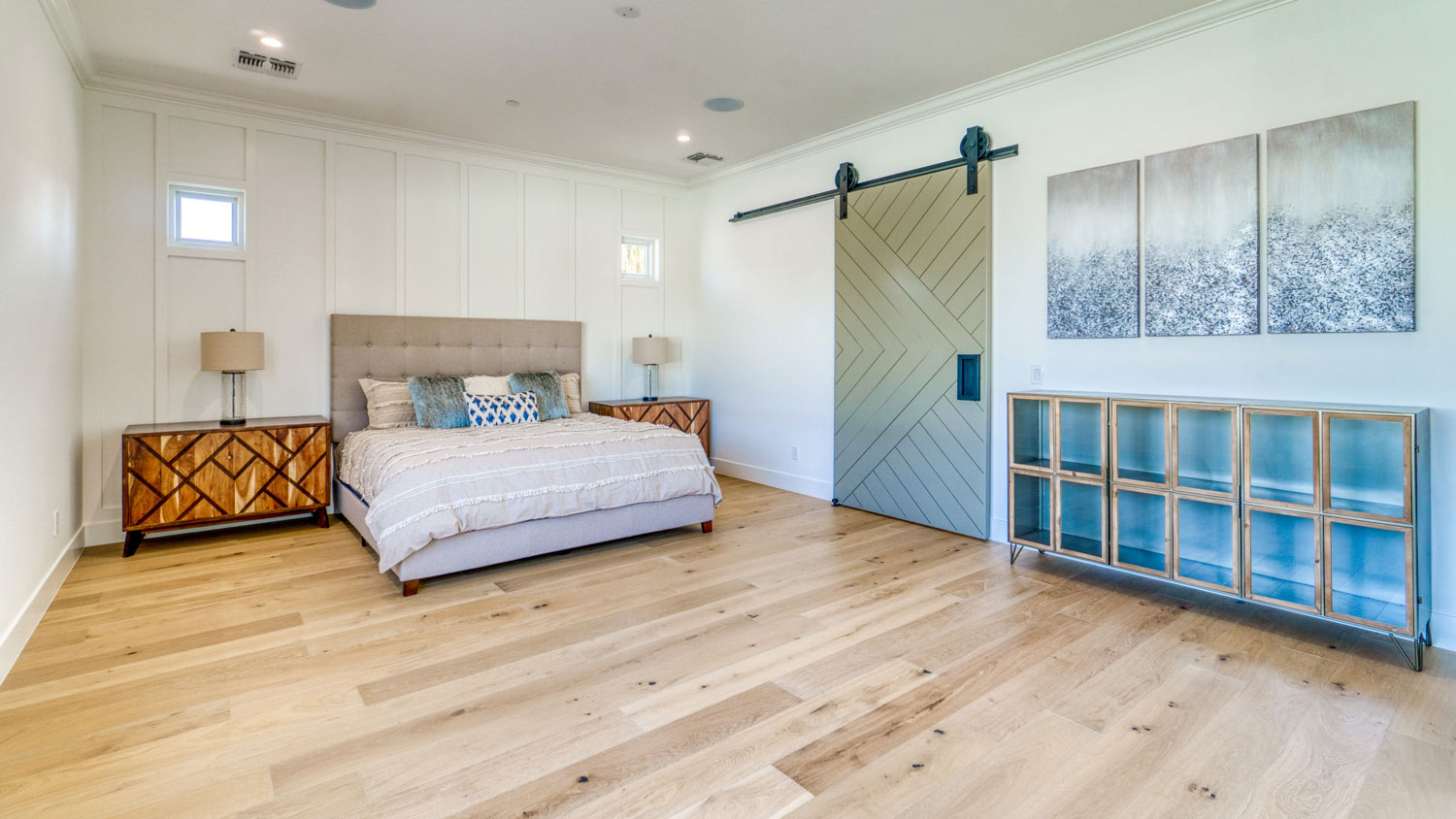 A bedroom with a wooden barn door