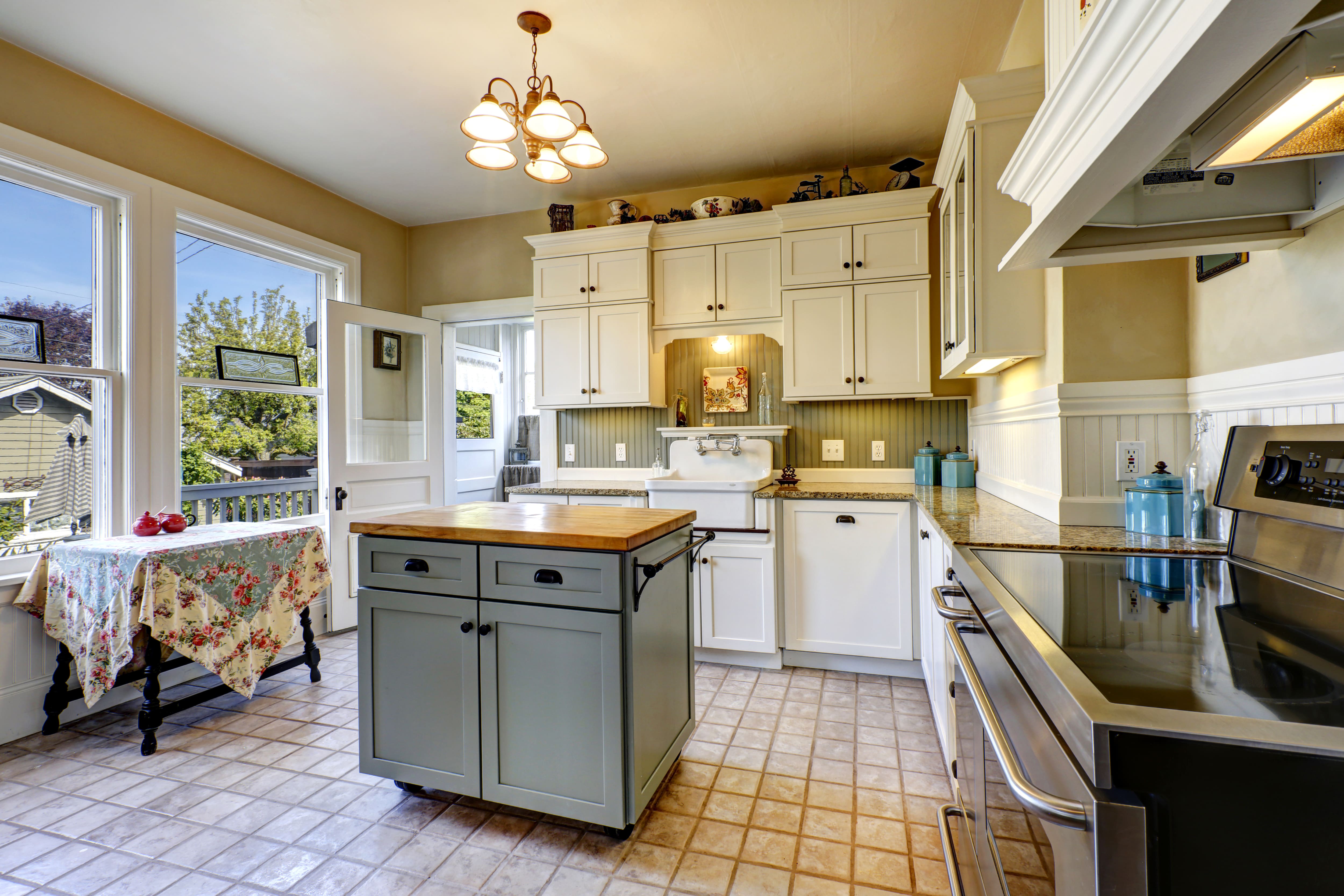 Rollable kitchen island with butcher block surface