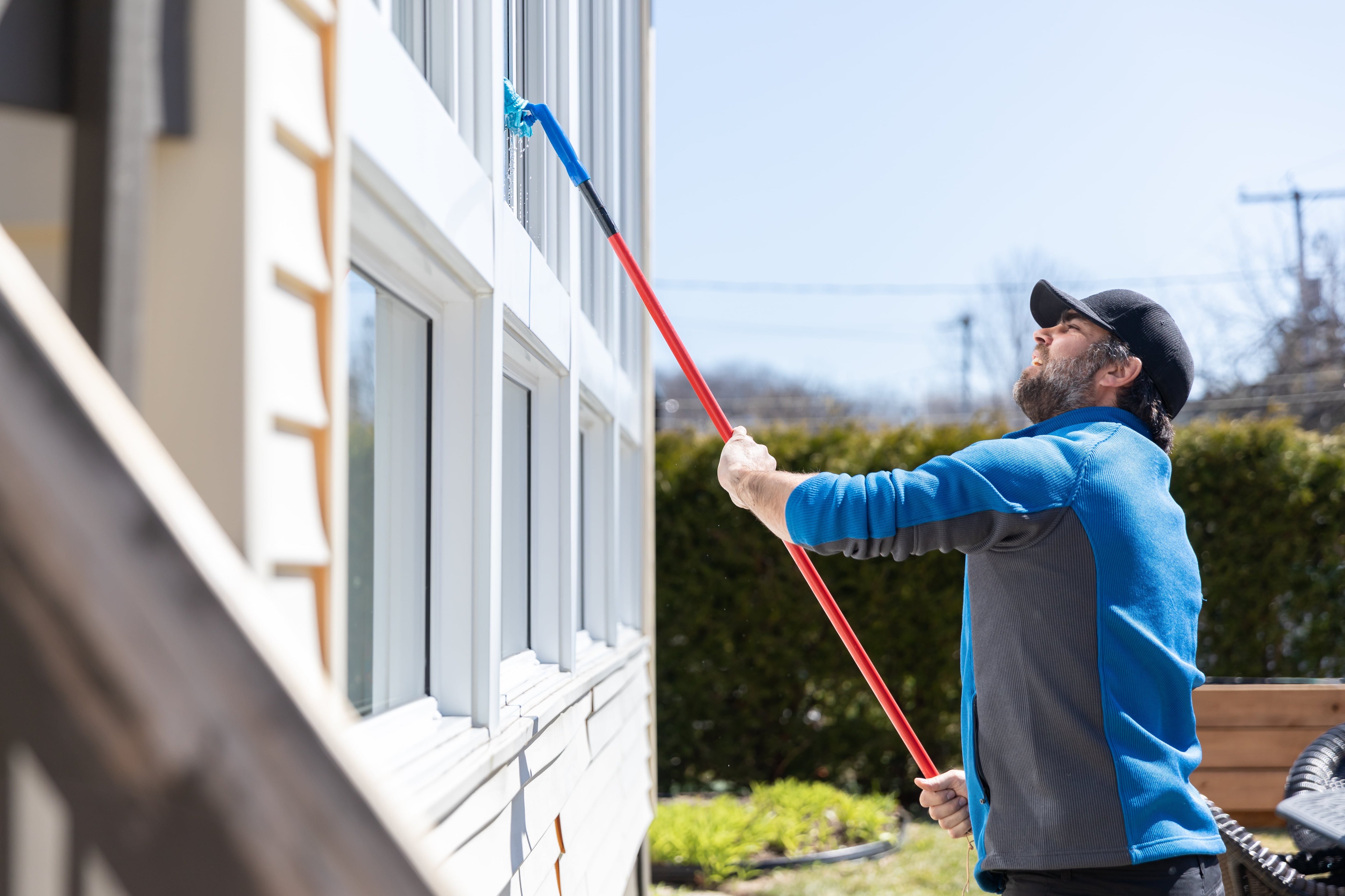 How to Clean Outside Windows [8 Best Ways]