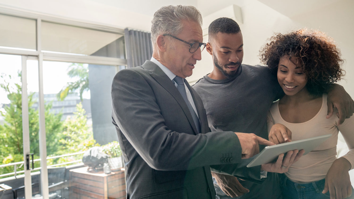 A couple and a realtor negotiating the realtor’s commission