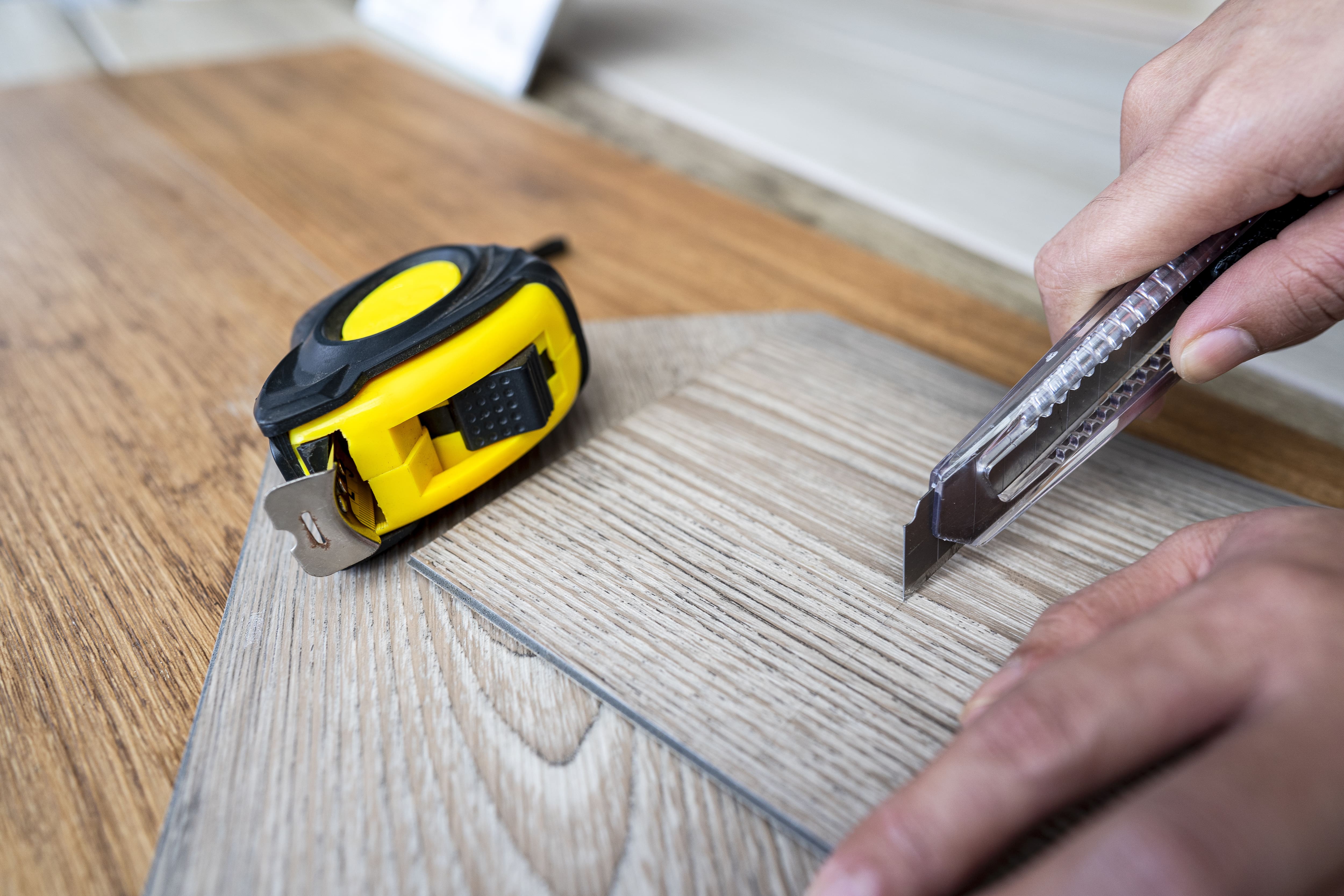 How To Cut Vinyl Floor Tiles? (6 Simple Ways) atelieryuwa.ciao.jp