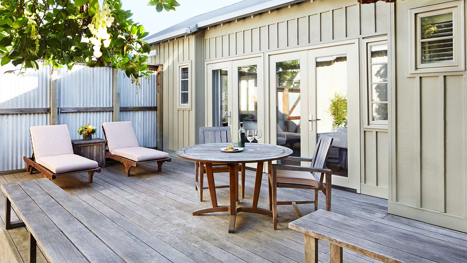 Outside summer deck table chairs