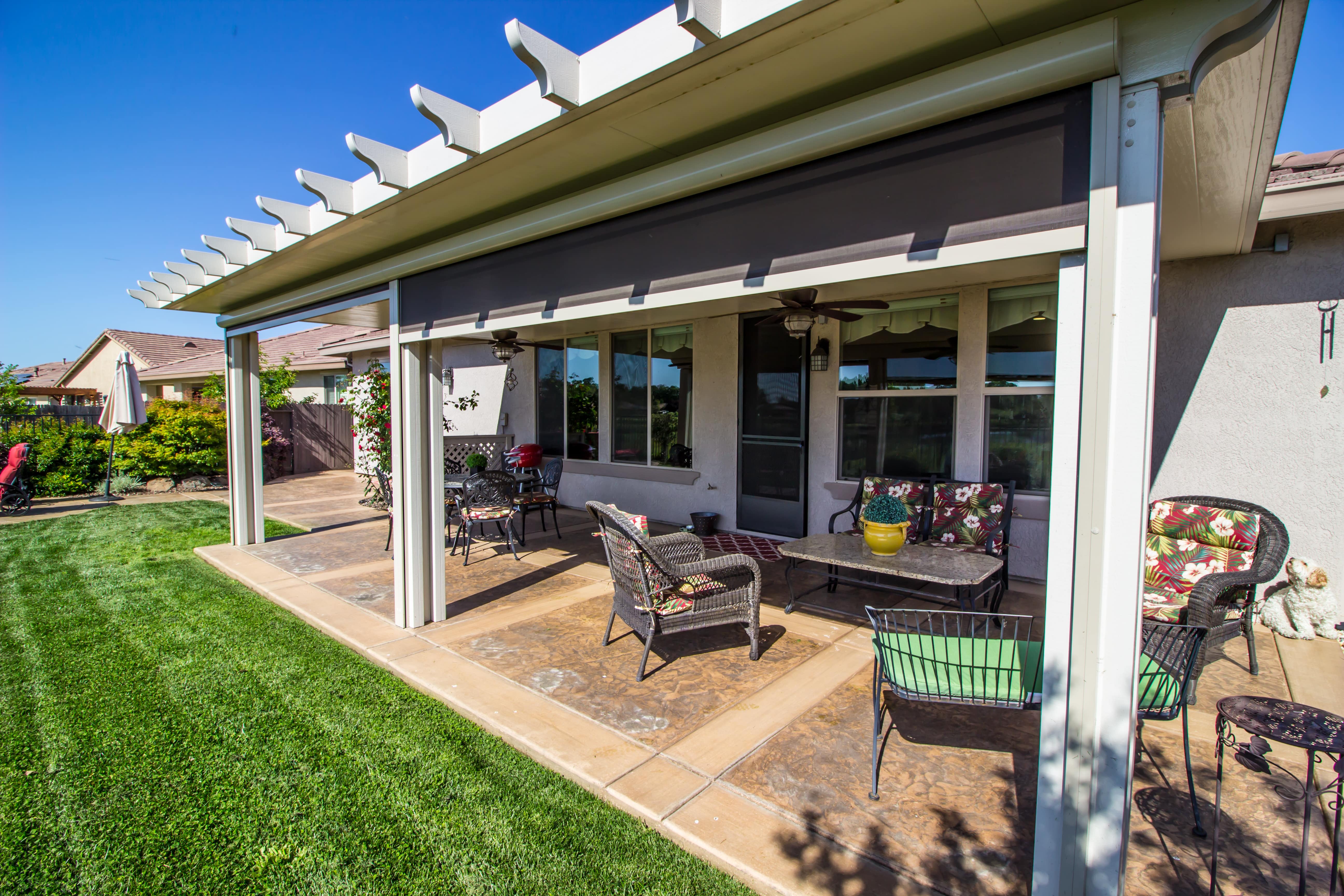 Pulldown screen shades in outdoor patio