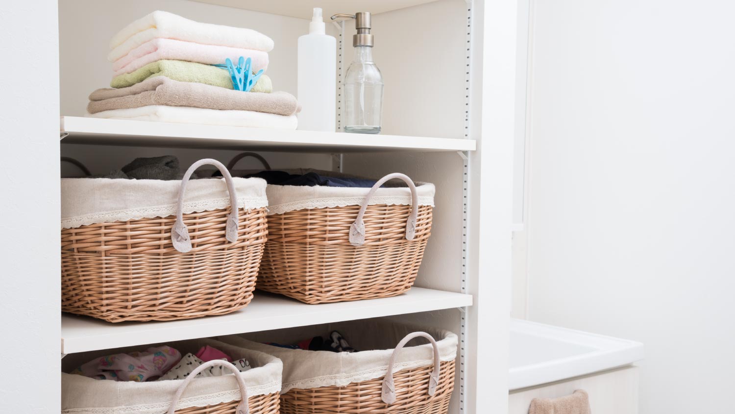 A rack with clean towels and toiletries