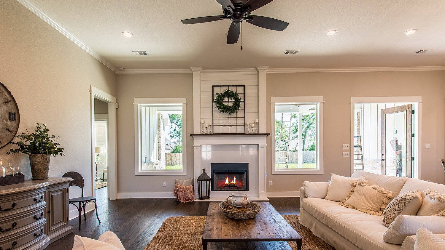 neutral family room with ceiling fan