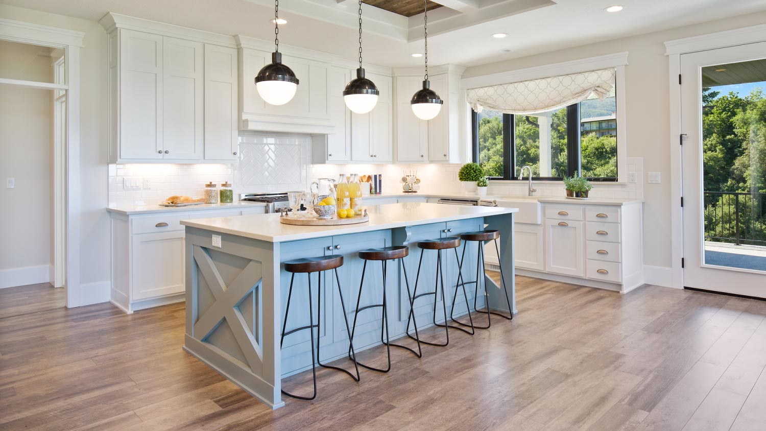 A white gourmet kitchen with farmhouse sink